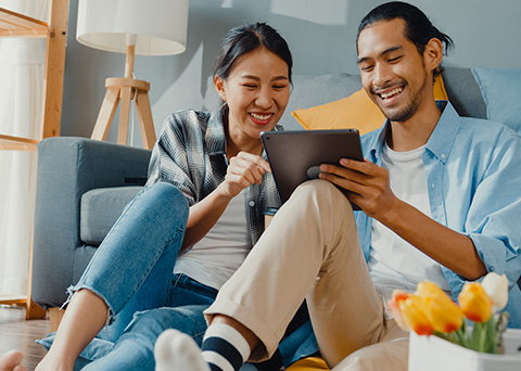 A couple renewing their mortgage with Tandia